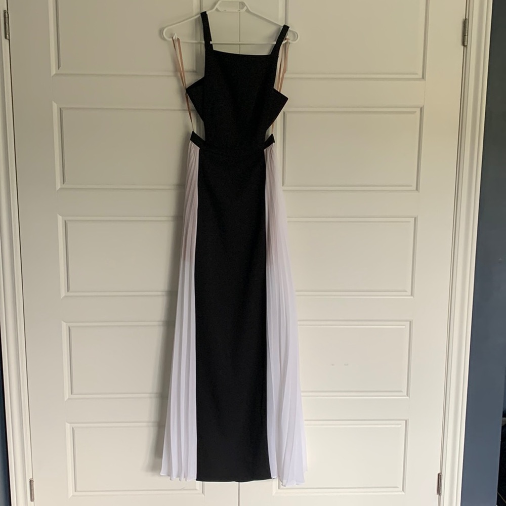 Bcbg dress. Black and white. Super flattering on … never worn.